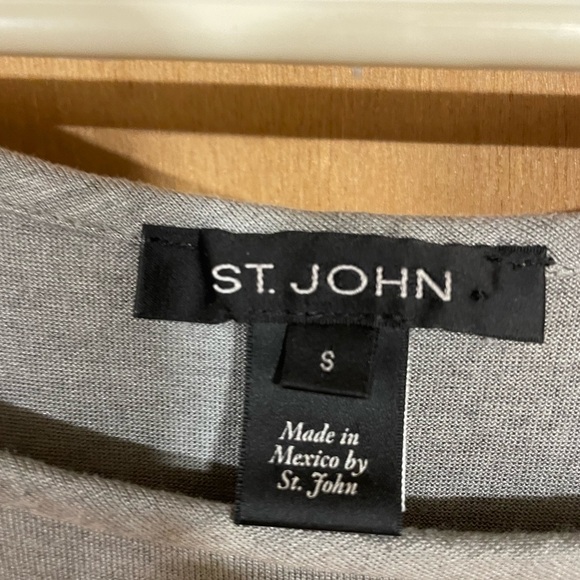 #34-ST. JOHN -Georgette Jersey Assymetrical Blouse Gray Size Large Silk/Viscose - Picture 4 of 5